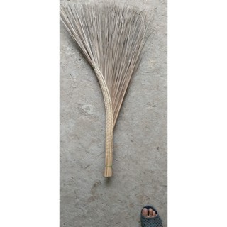 Chổi dừa quét nước, quét lá sân.