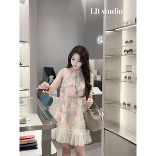 Váy tơ qua chân bèo lưới