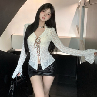[ẢNH THẬT] SẴN Áo sơ mi ren dài tay cổ chữ V chiết eo mỏng phối dây thắt siêu xinh dài tay ống loe Y2K gợi cảm bikini