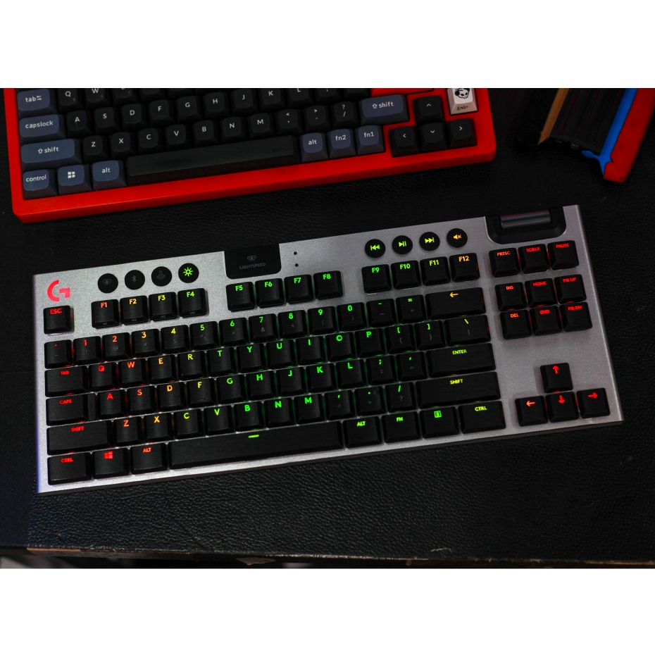 Miếng dán Skin bàn phím Logitech G913 TKL Lightspeed Wireless | Nền bạc xước, dán key đen xước | Cắt