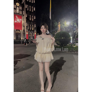 váy trễ vai chấm bi