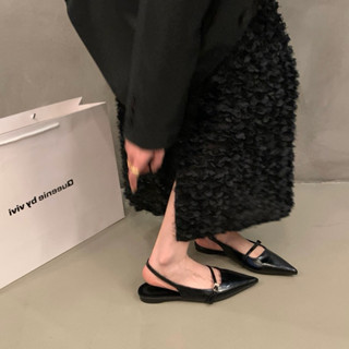 Giày nữ mũi nhọn hở gót đơn giản sang chân