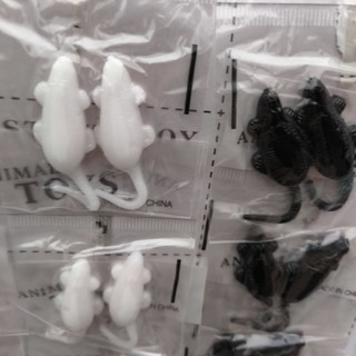 Vỉ 20 đôi ( 40 con ) chuột mềm đen trắng bán tại shopanamdochoi.com