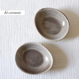 HÈ.CERAMIC / Chén chấm dáng méo màu men tự nhiên. Chén chấm Pyonland màu xám.