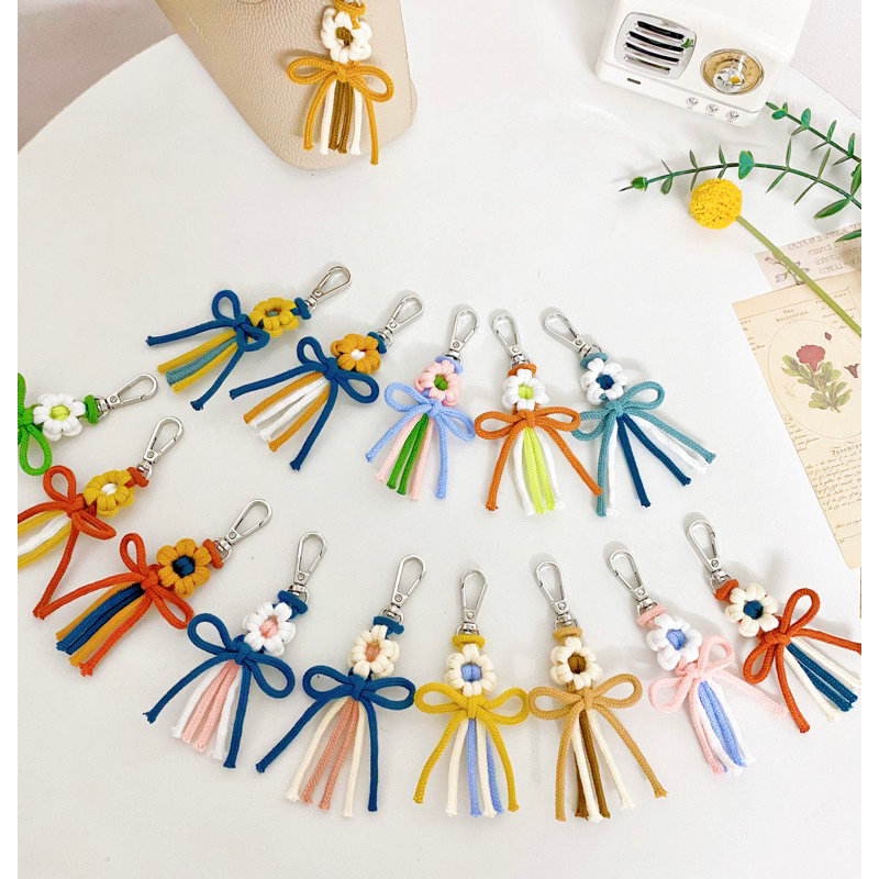 Móc khóa Macrame hoa cúc handmade
