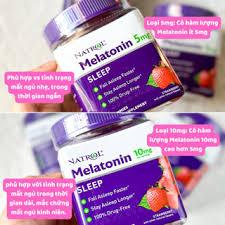 Kẹo Dâu Natrol Gummies Melatonin giúp hỗ trợ người mất ngủ ngủ ngon hơn sâu giấc hơn