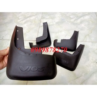 Bộ chắn bùn xe toyota vios 2003-2006 .