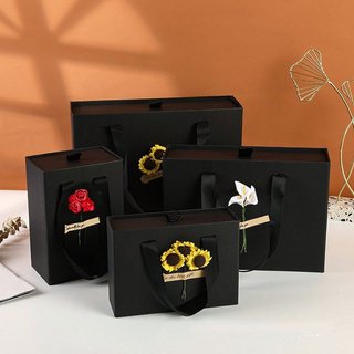 Hộp Giấy Đựng Quà Tặng SAHA Màu Đen Nhiều Kích Thước Có Quai Xách Gắn Hoa Tặng Bạn Gái, Người Yêu