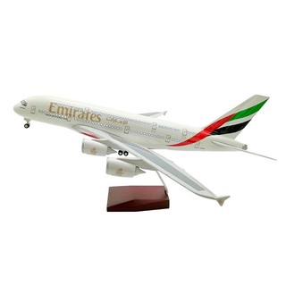 Mô hình máy bay Emirates 47cm có đèn Led + đế trưng bày