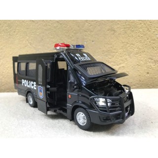 Mô hình xe đặc chủng police iveco 1:24
