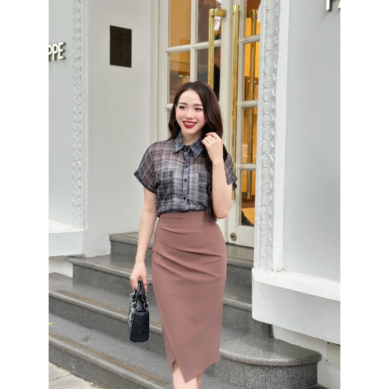Chân váy bút chì cúc vải bên