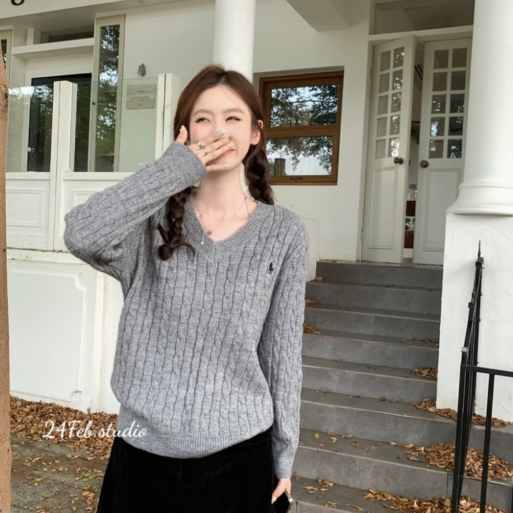 [AK61] Áo len cổ tim vặn thừng thêu logo phong cách vintage Hàn Quốc