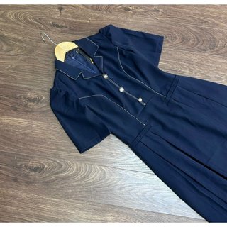 Đầm cổ vest chạy viền