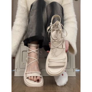  GIÀY SANDAL CAO CỔ NỮ UMI_MÃ SD RC DÂY BUỘC SAU KÉO KHÓA CẠNH ĐẾ BẰNG DÂY QUẤN HÀN QUỐC Màu Đen/Kem Xang đan hot