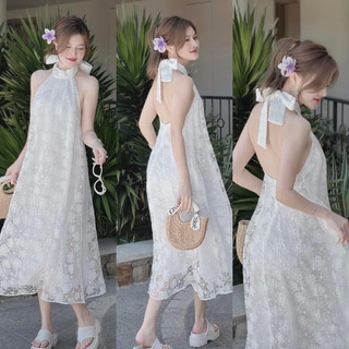 Đầm maxi ren trắng cổ yếm