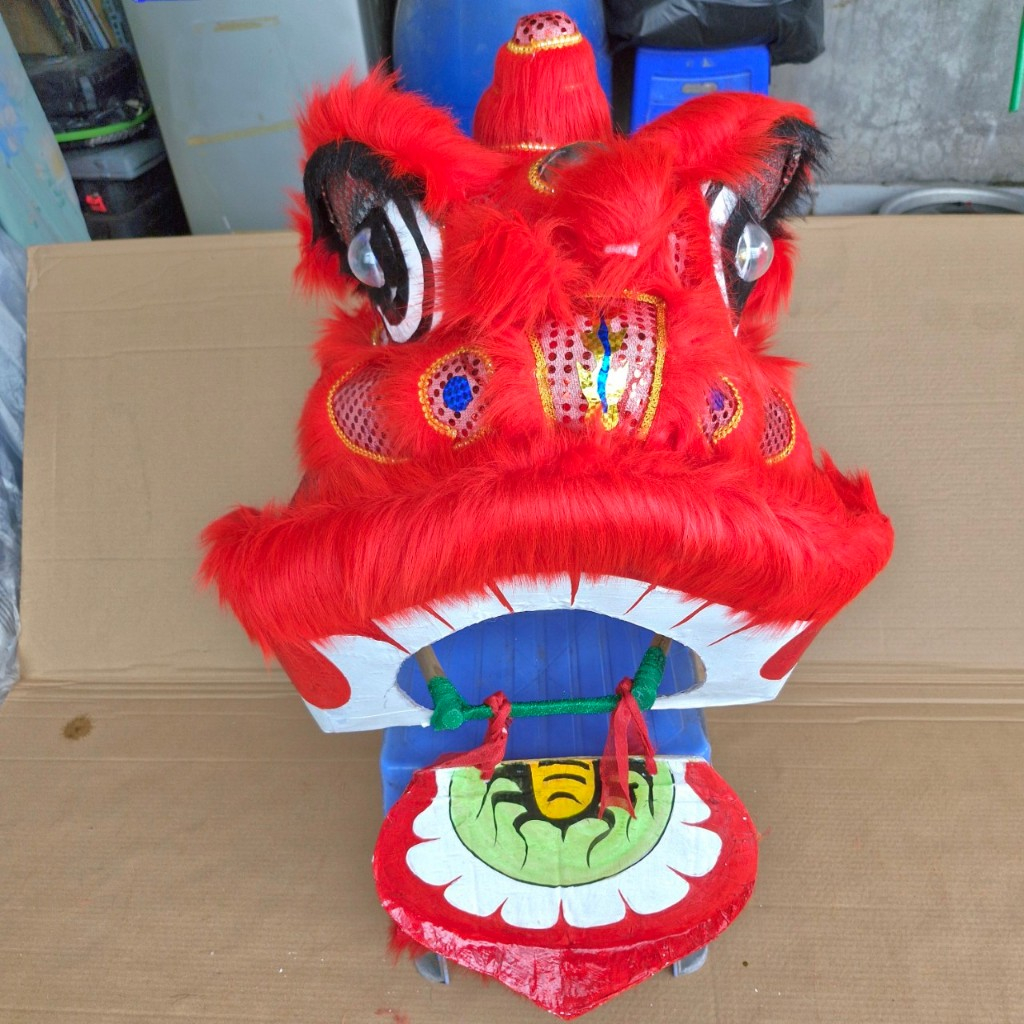 Đầu lân sư rồng lớn, đầu sư tử trung thu truyền thống có đèn cỡ đại màu đỏ cho người lớn, có đèn nhấ