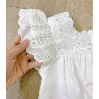 Váy thô trắng tay ren đục lỗ