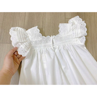 Váy thô trắng tay ren đục lỗ