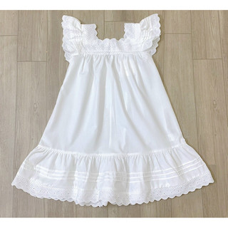 Váy thô trắng tay ren đục lỗ
