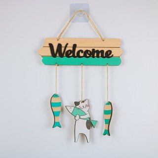 Tranh gỗ treo cửa con mèo ôm cá chữ welcome nền xanh treo trang trí phòng khách, gia đình, cửa hàng