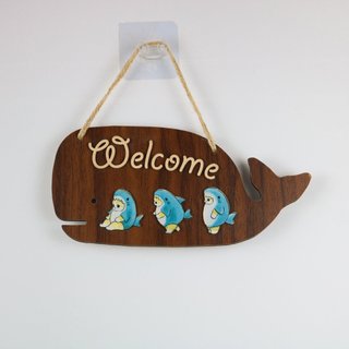 Bảng gỗ 3 con mèo giả cá mập đi câu cá xinh xắn nền gỗ cá voi chữ welcome tặng móc dán trong suốt