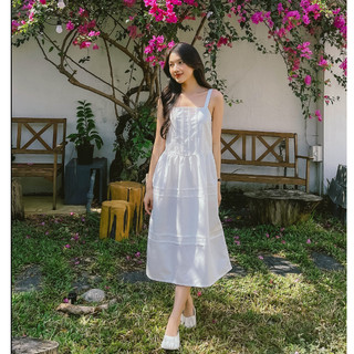 Đầm trắng Fabric Holic dáng dài 2 dây mùa Hè