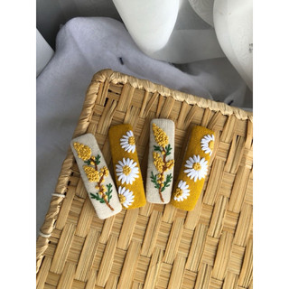 Conbo 2 kẹp tóc thêu tay