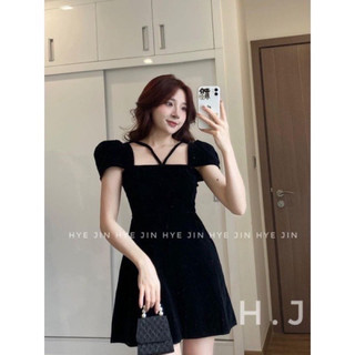 Váy đầm nhung xoè tay bồng cổ vuông dấy chéo cổ siêu xinh chuẩn sàn ảnh thật
