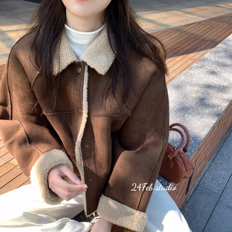 Áo khoác da lộn dáng lỡ trần lông cừu phong cách vintage Hàn Quốc 24Feb.Studio KAH22 | BigBuy360 - bigbuy360.vn