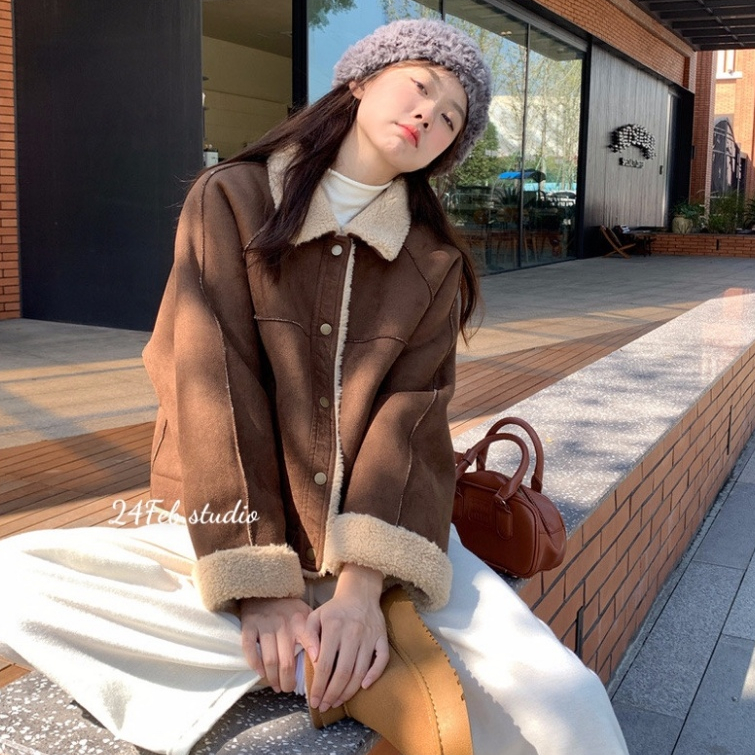 Áo khoác da lộn dáng lỡ trần lông cừu phong cách vintage Hàn Quốc 24Feb.Studio KAH22 | BigBuy360 - bigbuy360.vn