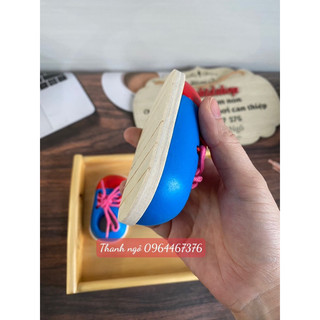 Đôi giày gỗ Montessori