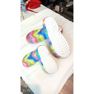 Crocs tuyển chọn.