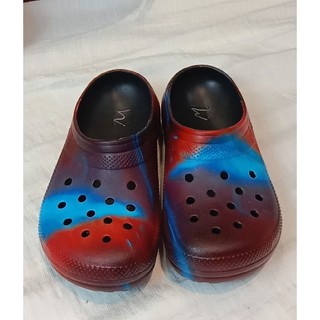 Crocs  tuyển chọn.