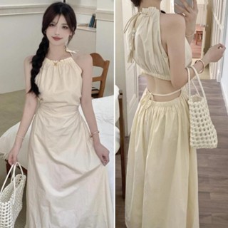 Váy maxi dáng dài cổ yếm hở lưng siêu tôn dáng dành các nàng thơ đi biển, dạo phố sang chảnh 2024