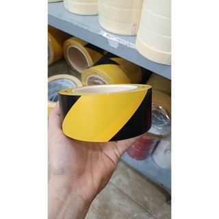 1 cuộn Băng keo dán sàn vàng sọc đen 48mm x 33 met