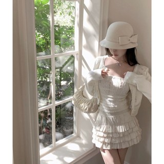 Set 3 món trắng : áo khoác crop trắng tay dài + áo crop 2 dây bèo + chân váy smocking eo nhiều tầng