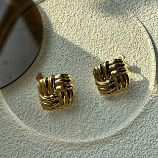 Hoa tai vuông sợi đan xen - Olivia’s Stuff