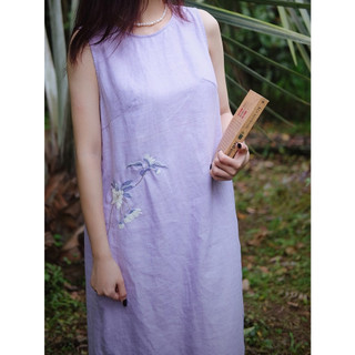 Đầm linen thêu tay thủ công Thiên Di dáng suông hoa rơi| Laheris
