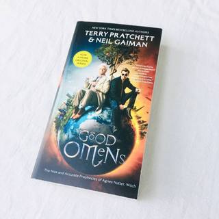 Sách - Good Omens by Neil Gaiman, Terry Pratchett