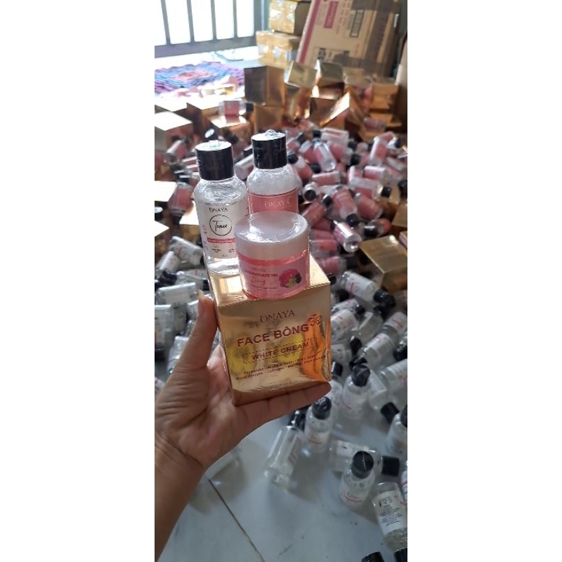 Kem face bông ONAYA mua 1 được 3 tặng y hình ạ