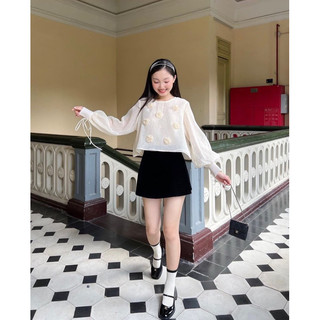 Set áo be đính hoa cột tay + chân váy đen