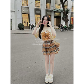 Set bộ nữ, set áo phông in hình gấu khóc mix chân váy kẻ sọc 2 màu siêu xinh
