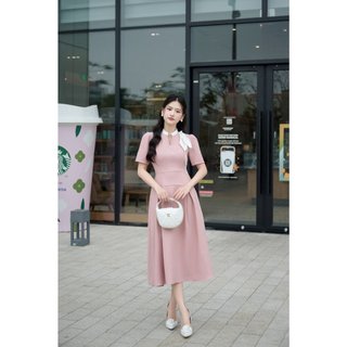 Đầm Nữ 𝐂𝐂𝐇𝐀𝐓 Dáng Xòe Cổ Tròn Đính Nơ Chất Liệu Tuytsi Cao Cấp 14VNS8004XT