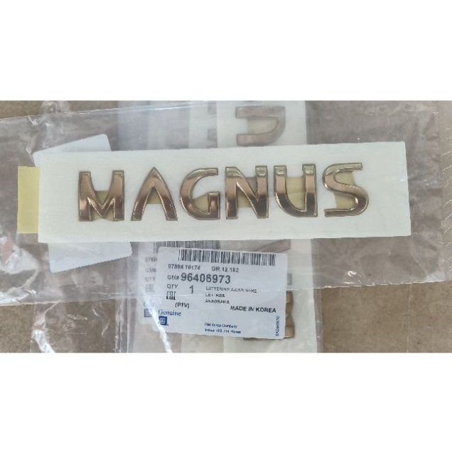 Chữ MAGNUS dán cốp xe Daewoo Magnus chính hãng Gm:96406973 có sẵn keo 3M