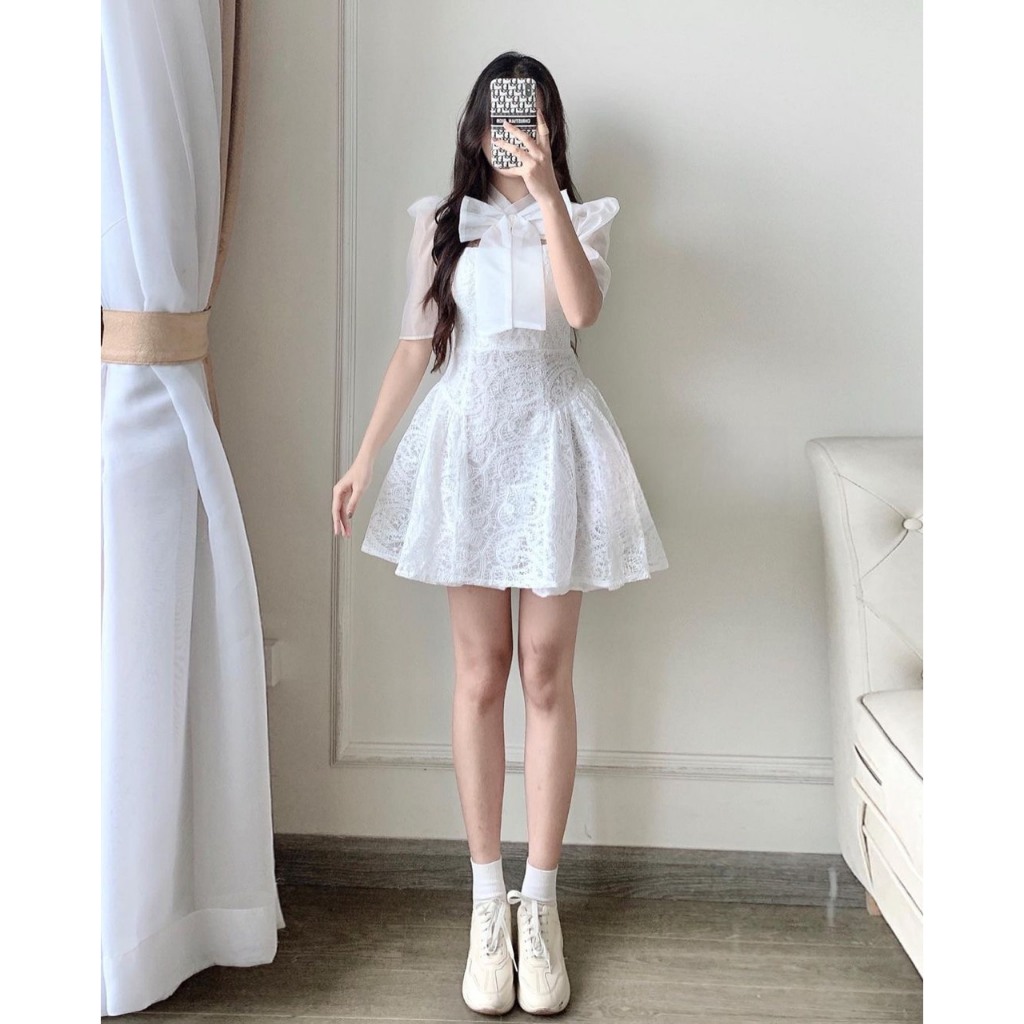 ĐẦM REN NƠ CỔ TƠ XƯỚC
