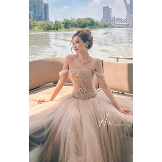 Đầm dự tiệc phối lưới. Phụ kiện đính ngực cực xinh cho nàng đi ăn cưới hay đi tiệc