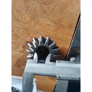 Phụ tùng Ô tô chở hàng,loại xe ba bánh, loại 500Kg . Hiệu YONGXIN - Bộ nhông Vi sai (nhông visai răng to)