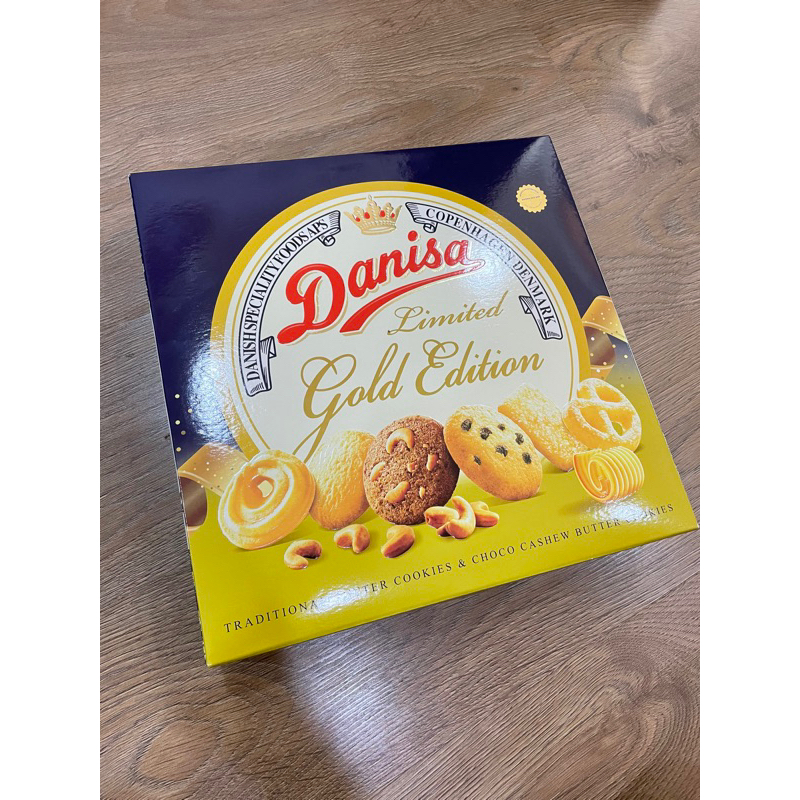 Hàng tặng đem bán - Hộp bánh Danisa Limited Gold Edition 792g