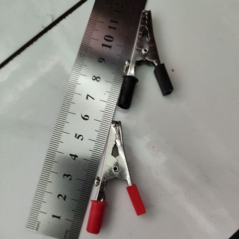 1 cặp kẹp bình đỏ đen