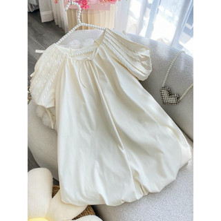 Đầm kem tay bồng dáng bí